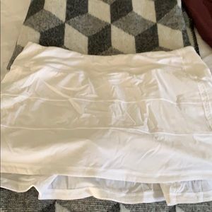 LULULEMON WHITE SKIRT SIZE 6